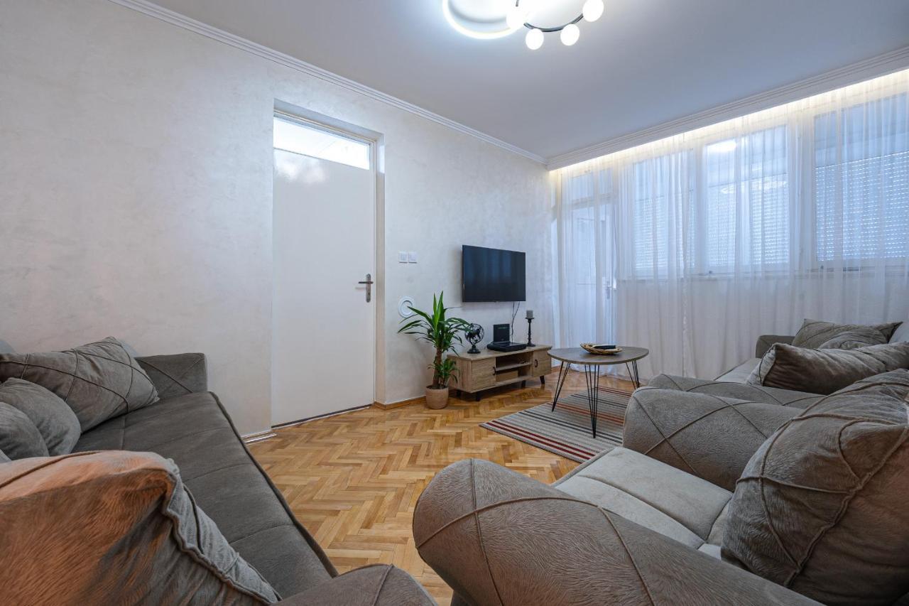 Clock Tower Lux Apartment Podgorica Exteriör bild